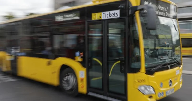 Berlində iki avtobus qəzaya uğrayıb, 12 nəfər xəsarət alıb