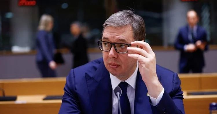 Vuçiç etirazçıları hakim partiyanın ofisini yandırmağa cəhddə ittiham edib