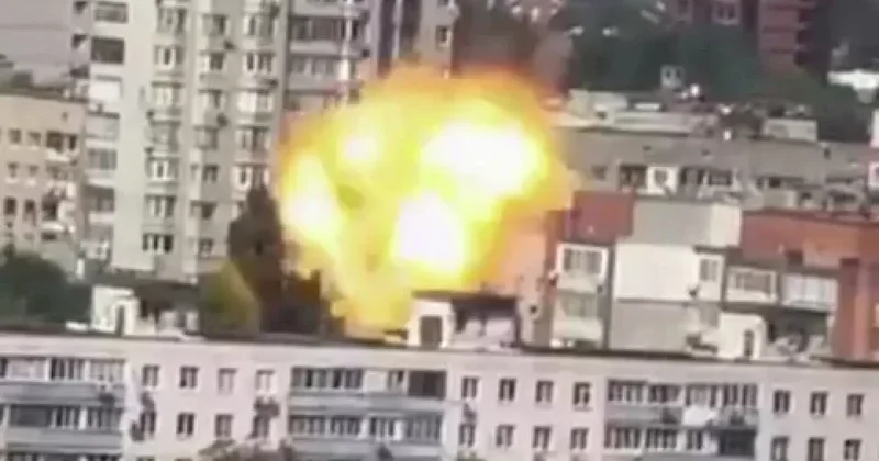 Дрон ВСУ поразил многоквартирный дом в Курске: много пострадавших