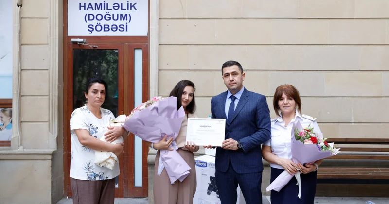 Самому юному пассажиру Бакинского метрополитена вручили сертификат