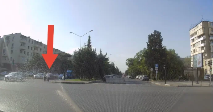 Bu küçədə aləm bir birinə dəyir: Nişan quraşdırmaq yaddan çıxıb VİDEO