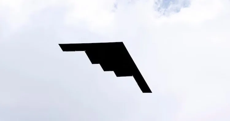 İki strateji B 2 bombardmançı təyyarəsi Alyaskaya göndərildi KONKRET
