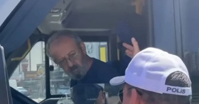 Qayda pozan sürücünün bu cavabı polisi təəccübləndirdi: “Kəmər hara taxılır ki...” VİDEO