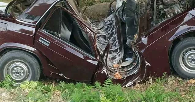 Füzulidə maşın ağaca çırpıldı Sürücü həlak oldu