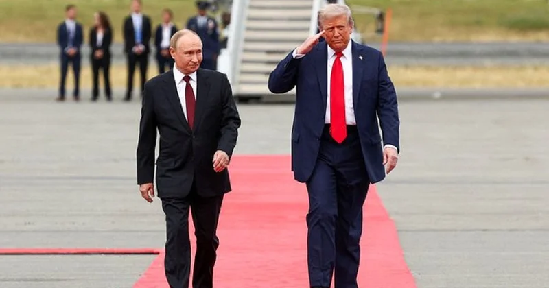 Putin Trampla görüşdən əvvəl qalstukunu dəyişib