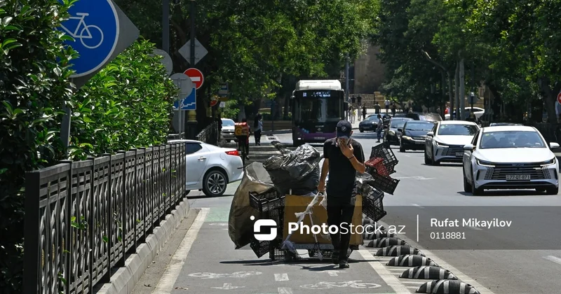 Yolun sağı ilə, lükləri saya saya: Bakıda elektrik skuterləri üçün təhlükə