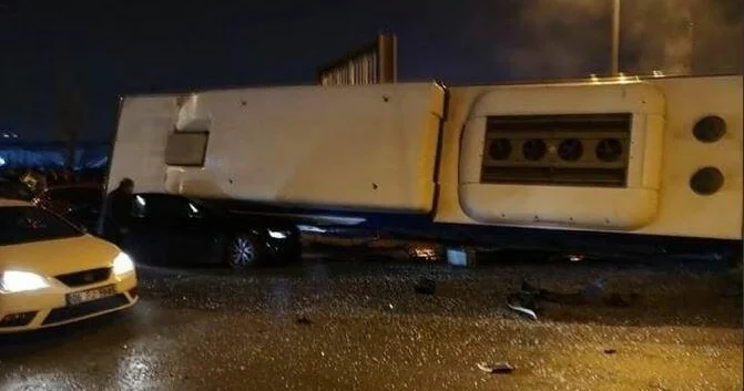 Berlində iki avtobus qəzaya uğradı: 12 yaralı