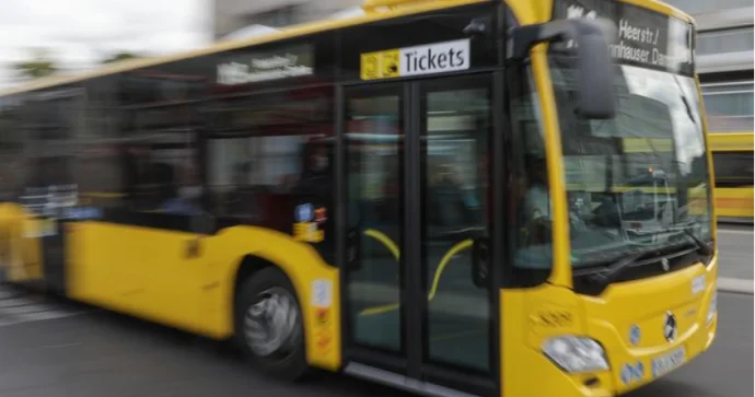 İki avtobus toqquşdu 12 nəfər xəsarət aldı
