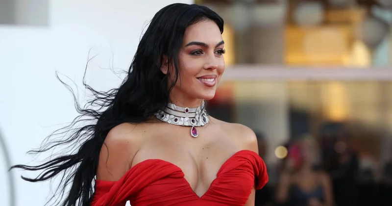 Corcina Ronaldo ilə müqavilə imzalayıb: Boşansalar, görün nə qədər pul alacaq