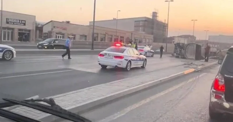 Dərnəgül yolunda maşın aşdı, sıxlıq yarandı Video