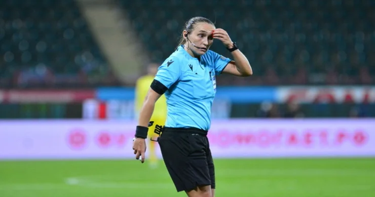 Qadın hakimə toxunan iranlı futbolçu meydandan qovuldu