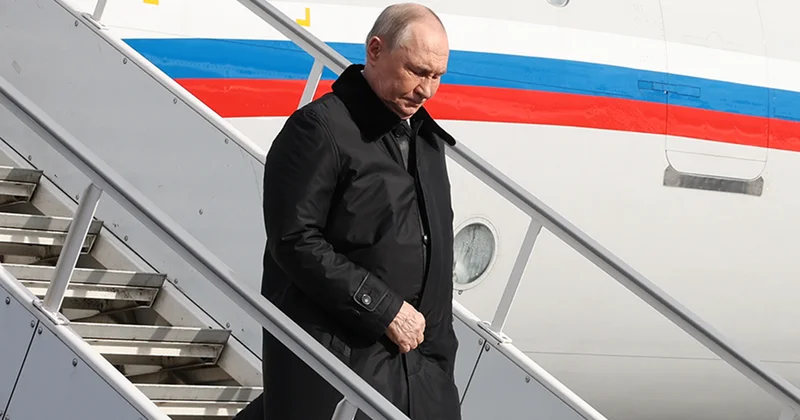 Путин летит к Трампу, но сначала мемориал в Магадане
