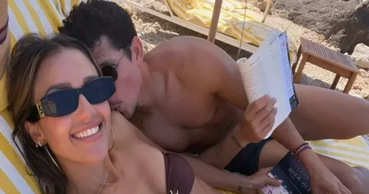 17 illik evliliyini bitirdi, sevgini özündən 10 yaş kiçik aktyorda tapdı