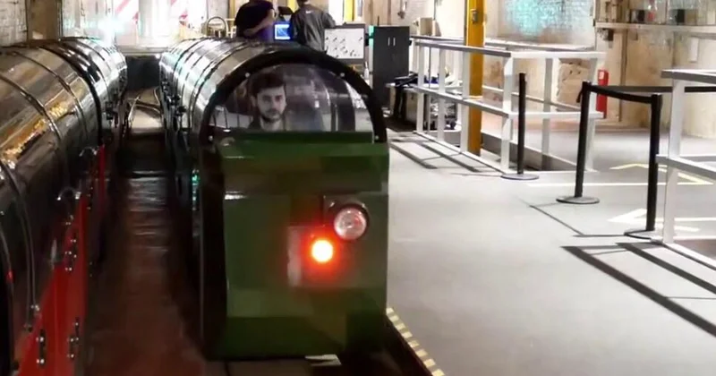 Старое метро для перевозки почты в Лондоне ВИДЕО