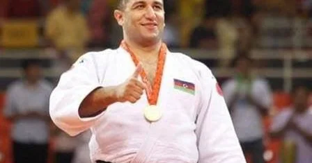İlham Zəkiyev finala çıxdı