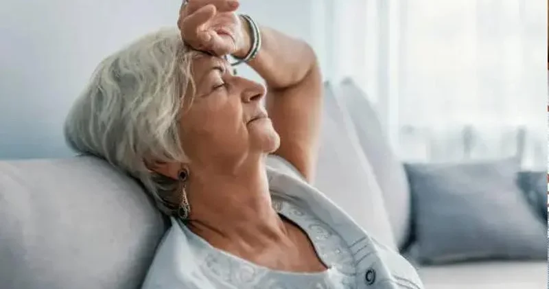 60 yaşdan sonra bu əlamətlərə diqqət yetirin: Nəfəs darlığı, ayaqlarda şişkinlik…