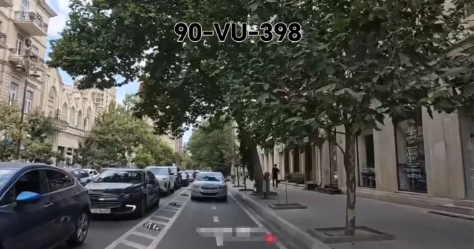 Velosiped zolağına girən sürücü özünə haqq qazandırdı: Xəstəm var VİDEO