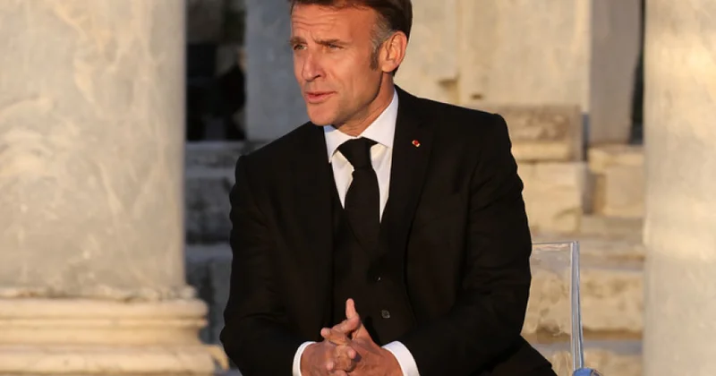 Fransada meşə yanğınları fonunda Makron məzuniyyətə çıxdığı üçün müxalifətin tənqidinə məruz qalıb