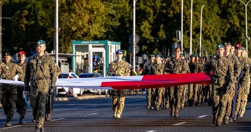 В Варшаве проходит крупнейший военный парад: Украину не пригласили