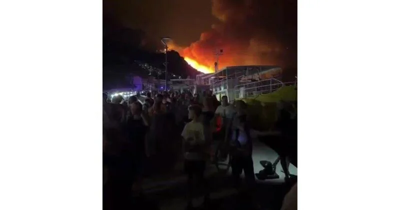 В Хорватии идет эвакуация известного курортного города Омиш ВИДЕО
