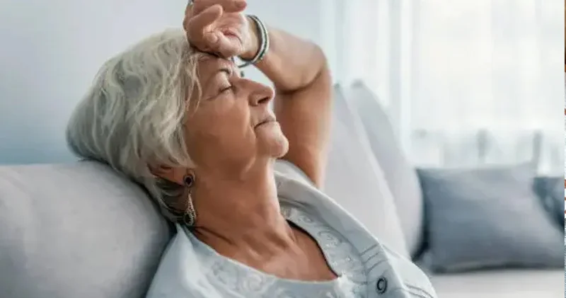 60 yaşdan sonra bu əlamətlərə diqqət yetirin: Nəfəs darlığı, ayaqlarda şişkinlik...