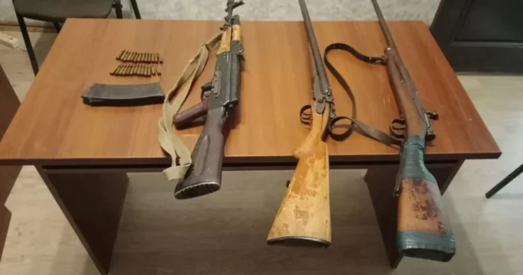 Vətəndaşlardan qanunsuz saxlanılan silahlar götürülüb
