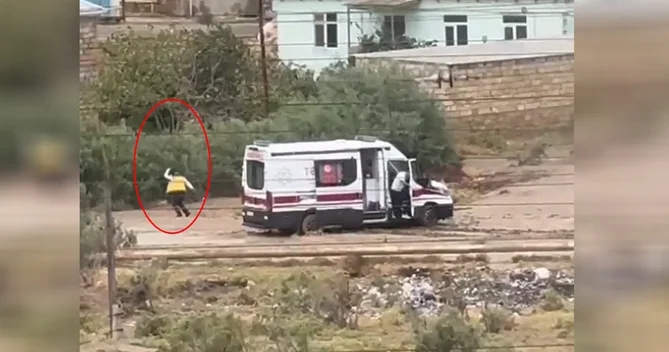 Bakıda çağırışa gedən təcili yardım maşını palçıqlı YOLDA QALDI
