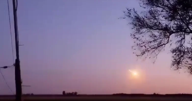 Яркий метеор в небе Аргентины ВИДЕО