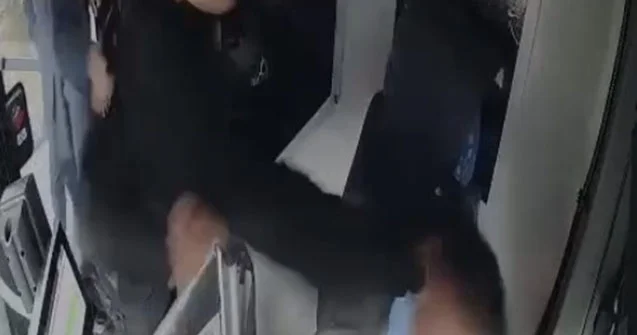 Avtobusda insident: sərnişin sürücünü döydü VİDEO