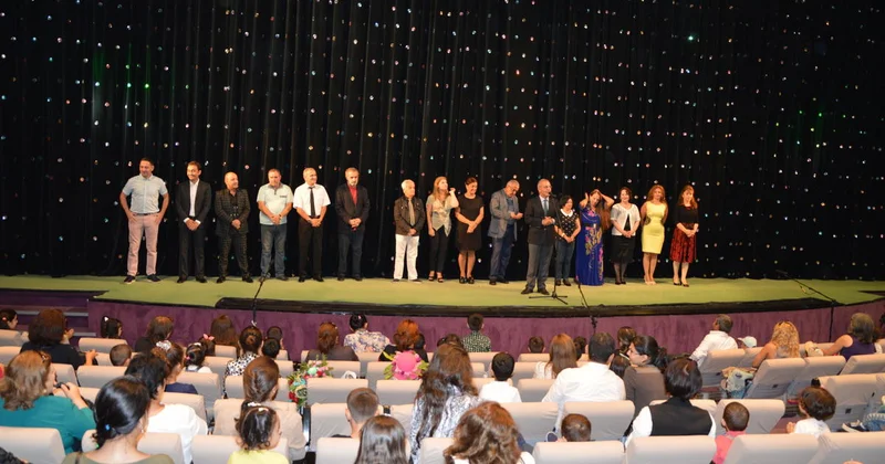 Yağış Gənc Tamaşaçılar Teatrının səhnəsini pərdəsiz qoyub