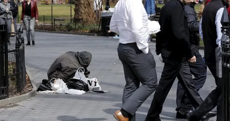 Teleaparıcıdan ŞOK təklif: “BOMJ”ları iynə vurub öldürmək lazımdır