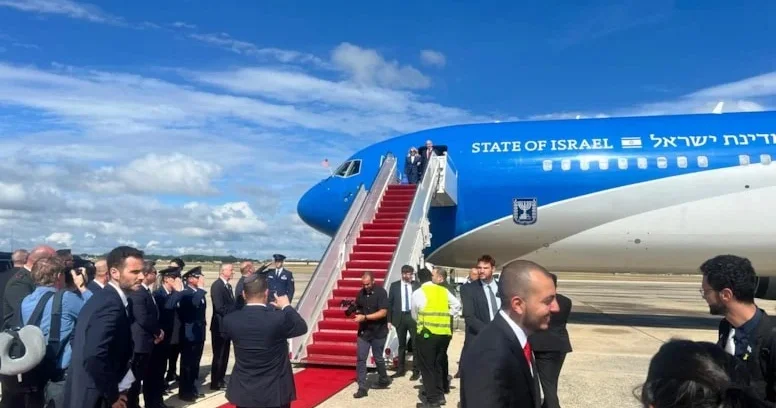 Netanyahunun təyyarəsi marşrutunu dəyişir