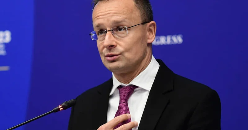 Siyarto: Enerjiye çıxış siyasətdən kənar olmalıdır