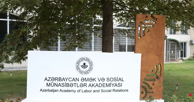 Azərbaycan Əmək və Sosial Münasibətlər Akademiyasında Bilik Günü münasibətilə tədbir keçirilib