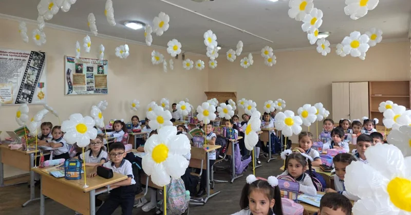 Bilik Günündə məktəb həyətində ilk addımlar…