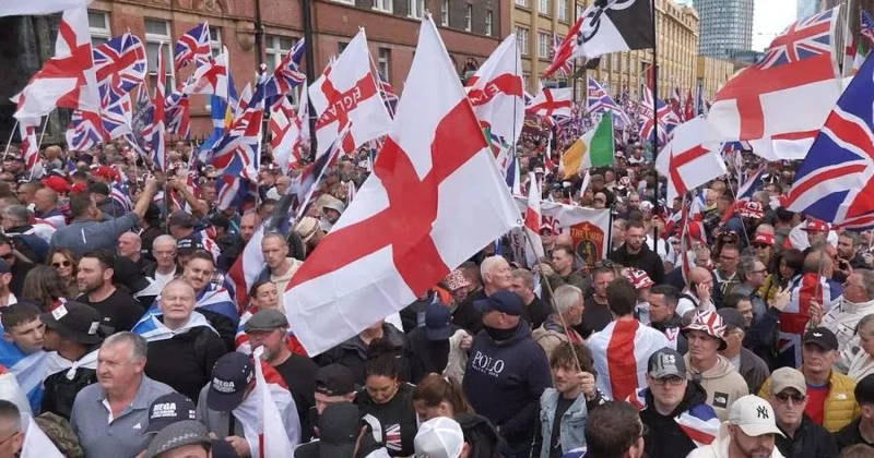 Londonda ifrat sağçıların yürüşü zamanı qarşıdurma baş verib