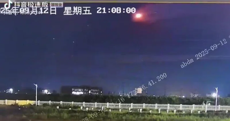 Силы ПВО Китая сбили метеорит ВИДЕО