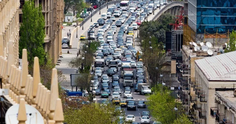 Bakı hər gün tıxaclarda boğulur, çarə yoxdur