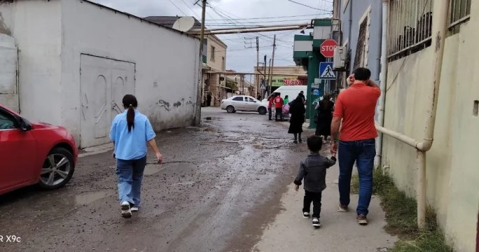 Dərs başladı, Xırdalanda bərbad məktəb yolu yenə təmir edilmədi FOTOLAR