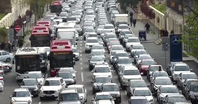 Hazırda Bakı yolları SİYAHI