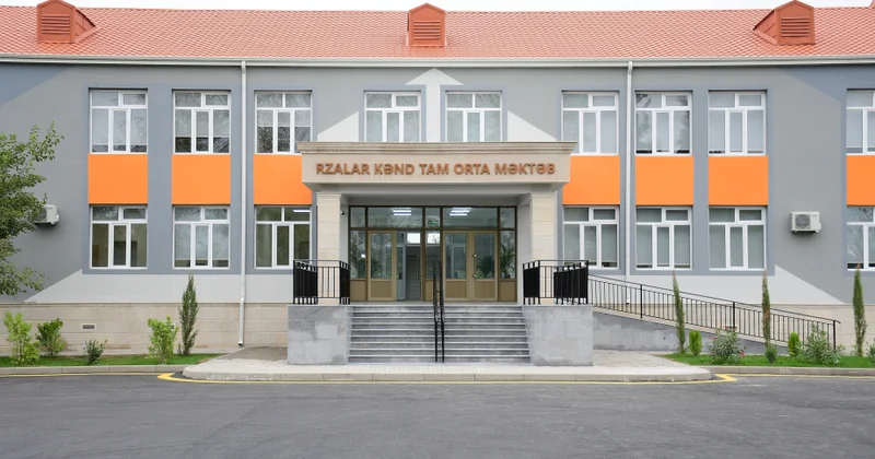 Ağdam rayon Rzalar kənd tam orta məktəbin şagirdləri Bilik Günündə ikiqat sevinc yaşayıblar
