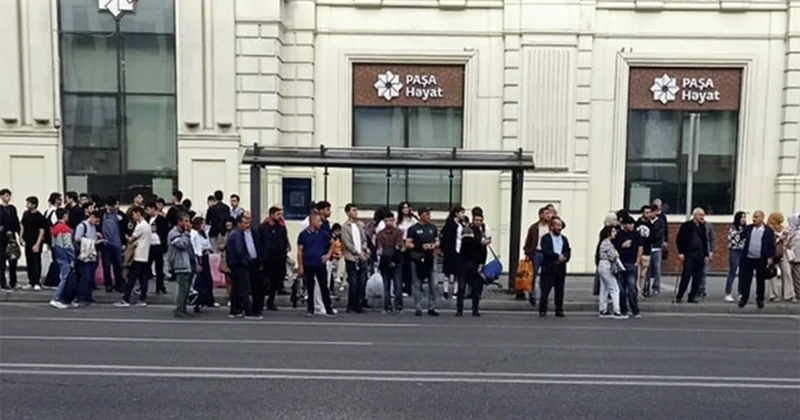 Saatdan çox 5 nömrəli avtobusu gözlədilər Fotolar