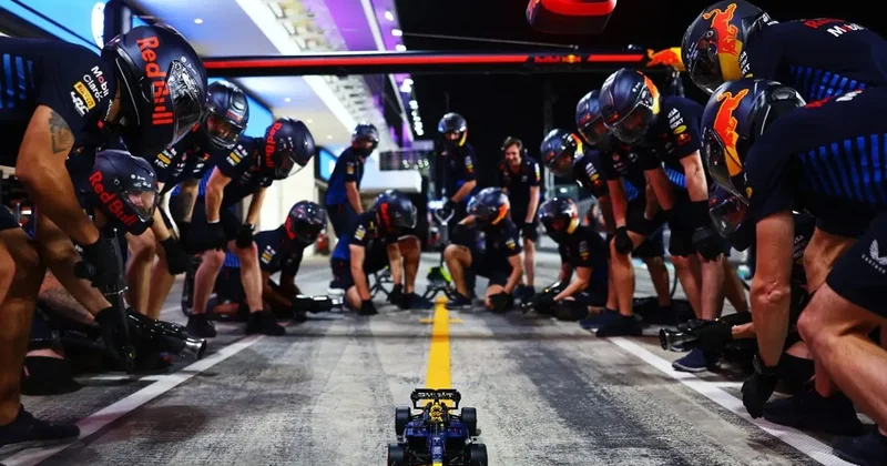 Red Bull 2026 mövsümü üçün pilot heyətini açıqlayıb