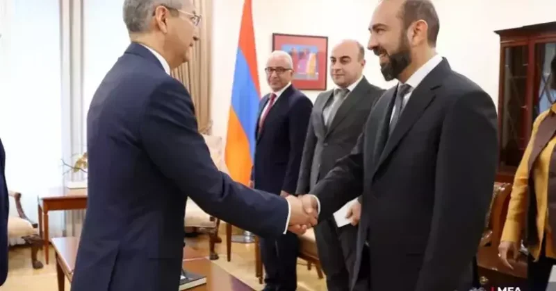 Qazaxıstan səfirinə Ermənistanda “Dostluq” ordeni verildi