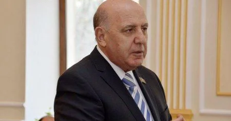 Həkimlərlə rezisdentlərin maaşı qalxacaq? Millət vəkilindən açıqlama