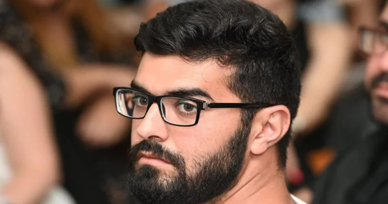 Səssiz yalqızlığın maskası Rəvan Cavid yazır