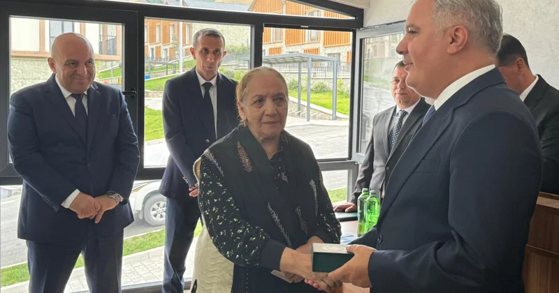 Bu gün köç karvanı ilə Kəlbəcərə çatan 32 ailəyə mənzillərin açarları təqdim edilib