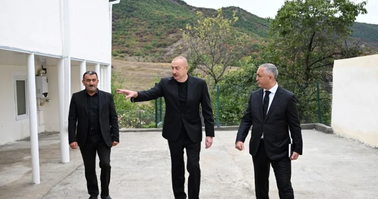 Prezident Xocalıda FOTOLAR