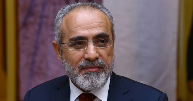 Yalçın Topçu yazır: Şəhidlərimiz Azərbaycanda sakit uyuyur