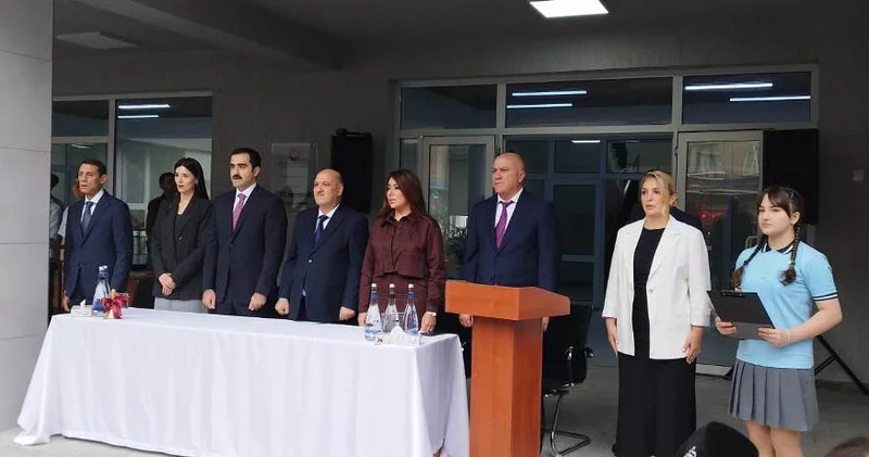 Nəsimi rayonunun orta məktəblərində “15 sentyabr Bilik günü qeyd olundu FOTOLAR